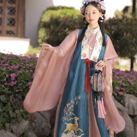 Goddess of the Forest Hanfu Gown - Picture 1 of 12